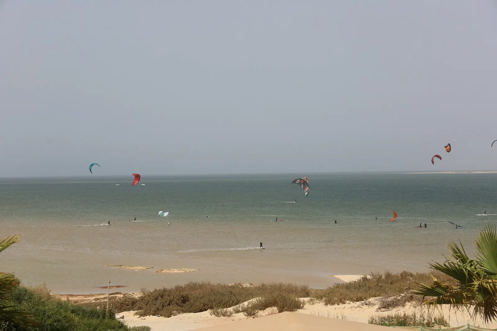 La lagune de Dakhla et ses kitesurfeurs