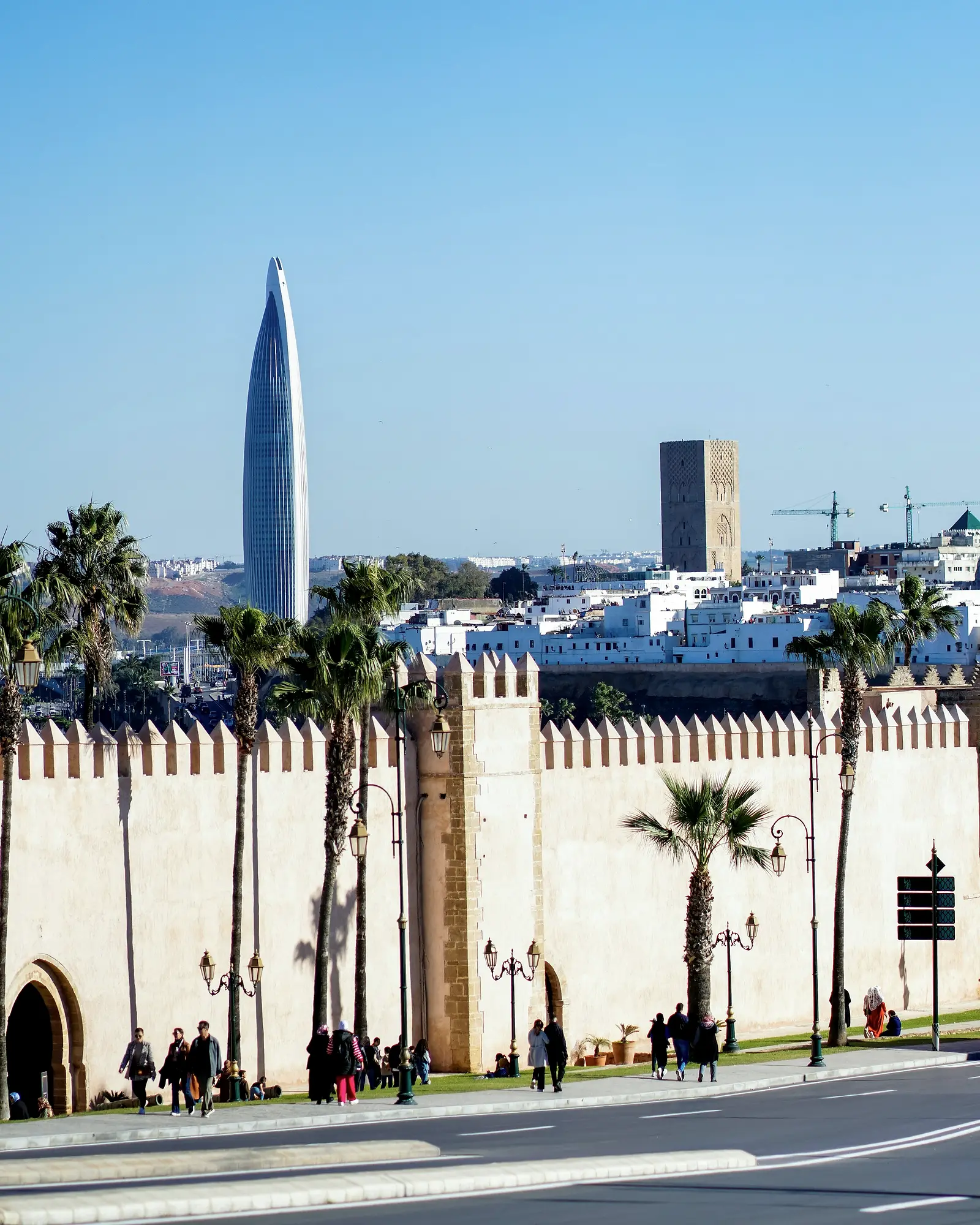 Rabat : la tour Mohammed VI, la tour Hassan et les remparts